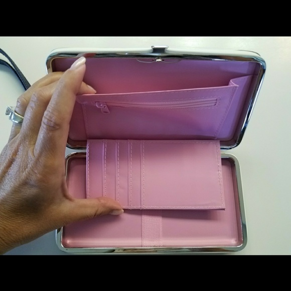 Cellphone/Wallet/Case - Picture 3 of 3